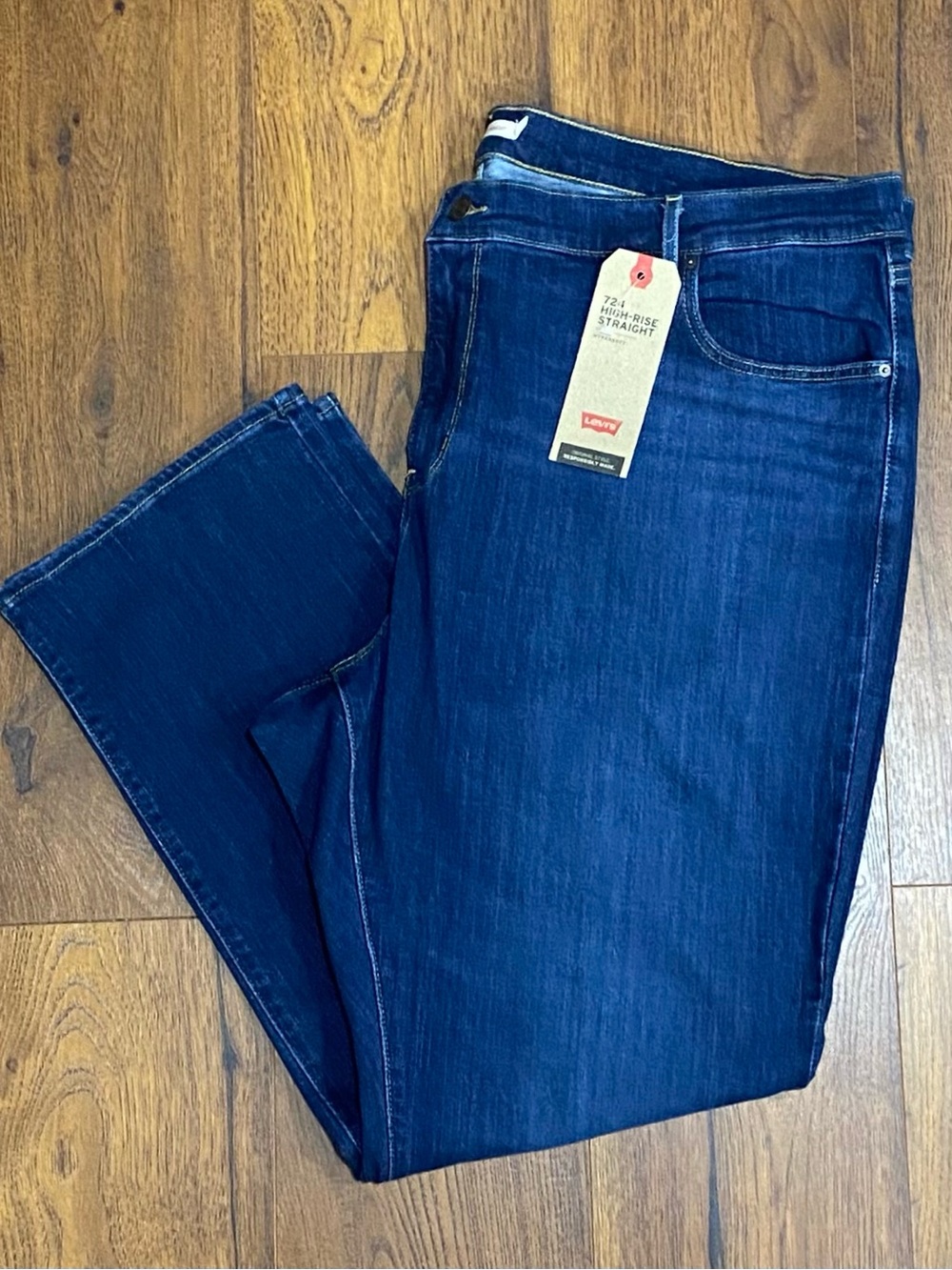 Levi’s Women’s 724 High Rise Hypersoft Medium Wash Denim Jeans Size 24W
